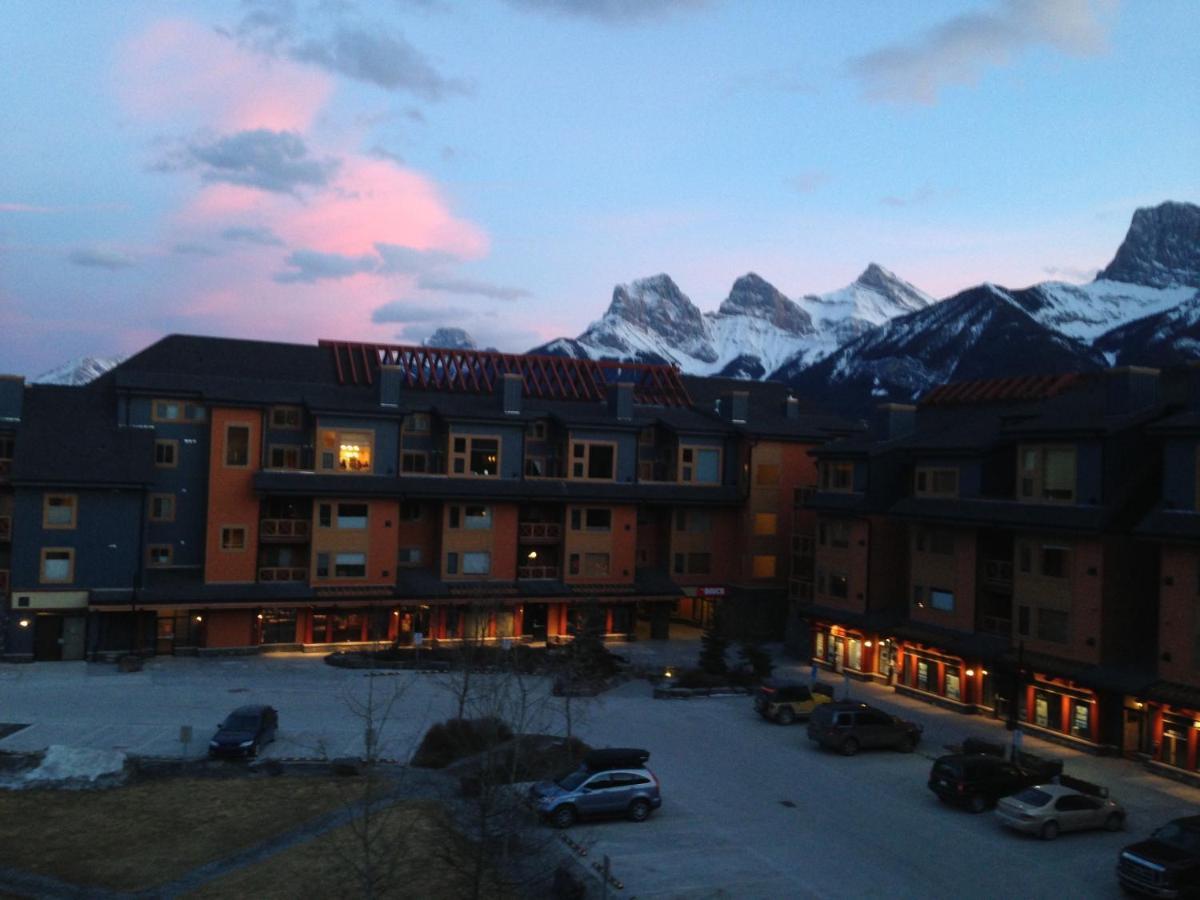 Apartment 407, Contemporary Decor Canmore Exteriér fotografie