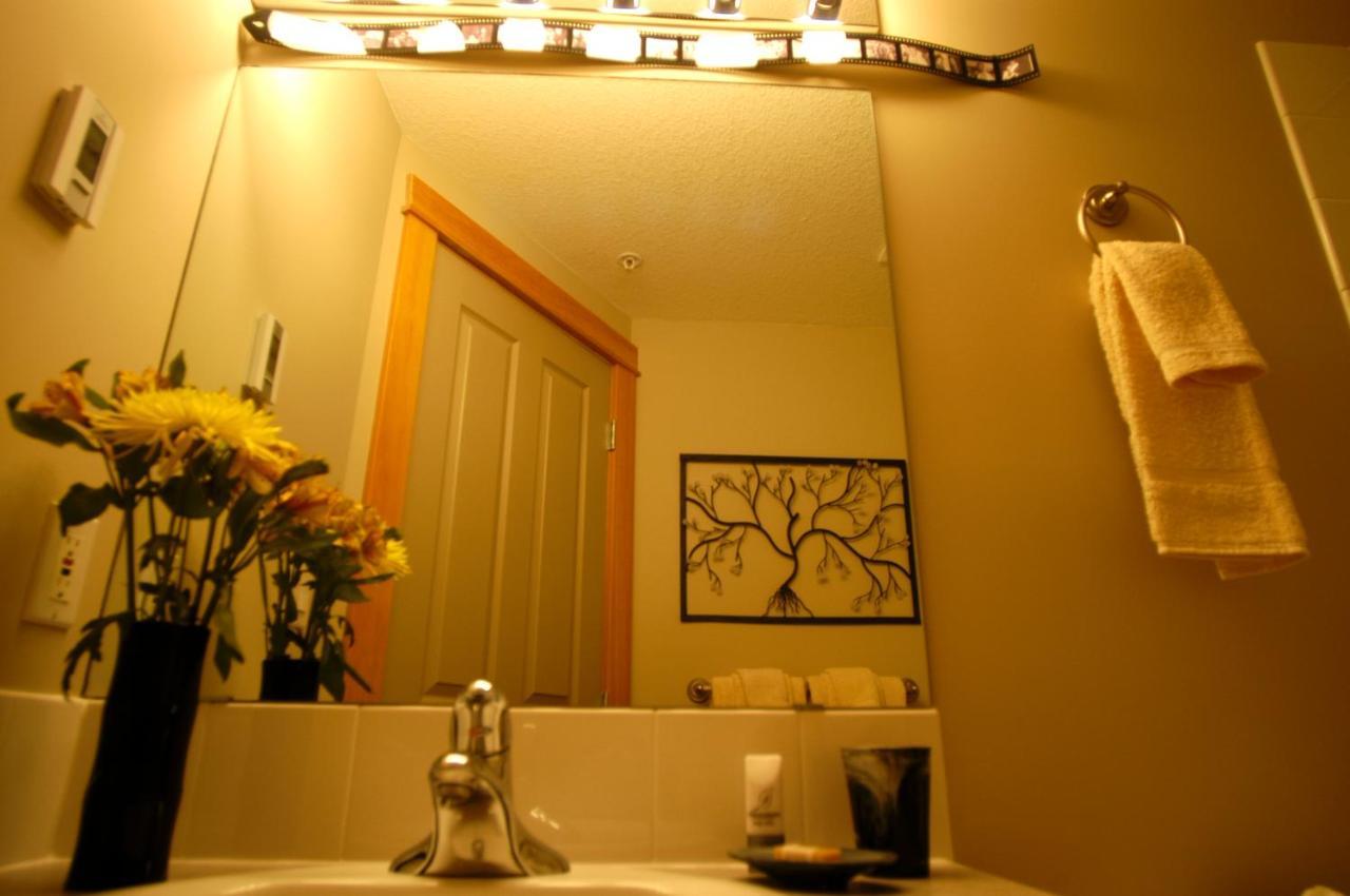 Apartment 407, Contemporary Decor Canmore Exteriér fotografie